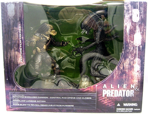 Movie Maniacs 7 Inch Action Figure Series 5 - Alien vs Predator Box Set (Previously Openned and Displayed USED)