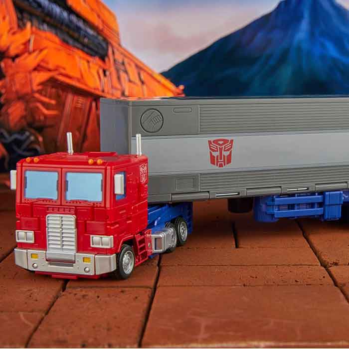 Transformers Studio Series 7 Inch Action Figure Commander Class - Optimus Prime with Trailer #31 (Sub-Standard Packaging)